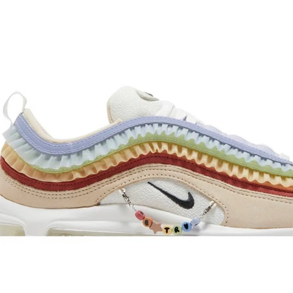 NIKE Men’s AIR MAX 97 BE TRUE 
PINK OXFORD/ANTHRACITE-ADOBE 
Sneakers
FD8637 600 - Picture 5 of 16